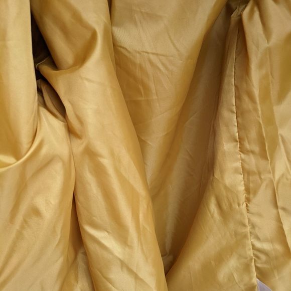 BP Yellow Coat - Picture 10 of 10